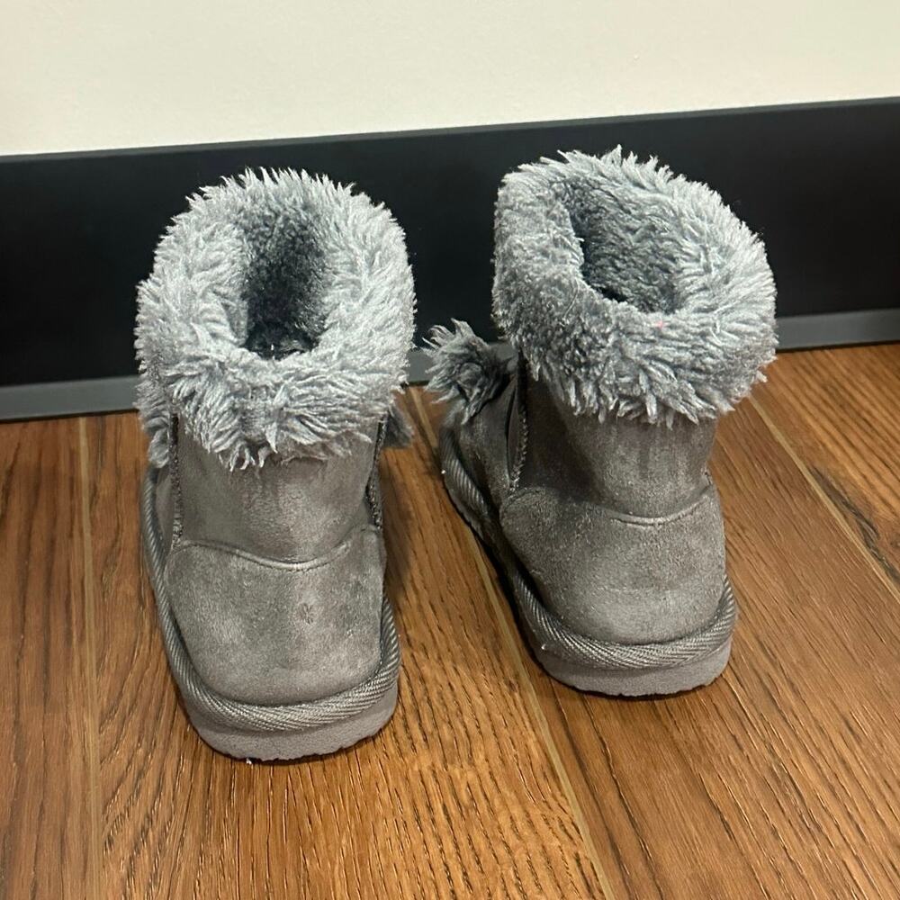 The Children’s Place Koala Boots Size 8 - Picture 6 of 7